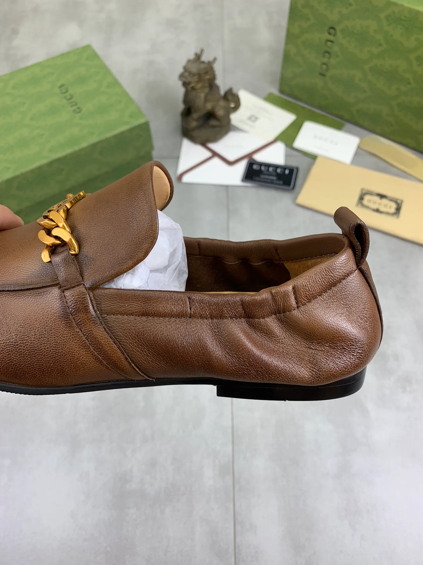 Men's Men's Shoes💰P520💰【New Style】Water-dyed Niuli Gucci's most popular selection of lazy slip-on leather shoes (Gucci) official website latest Gucci lazy leather shoes, hot style 💥 simple and elegant style, exclusive for trendy men. Unique official website latest brand original double G embossing Elements 👑 Original Gucci decoration, fashionable and elegant, fabric original calfskin ✅ fully imported first-layer cowhide lining, official website designated wear-resistant, rubber business outsole, classic model taken at the counter in real life 🎬38-44 black brown optional